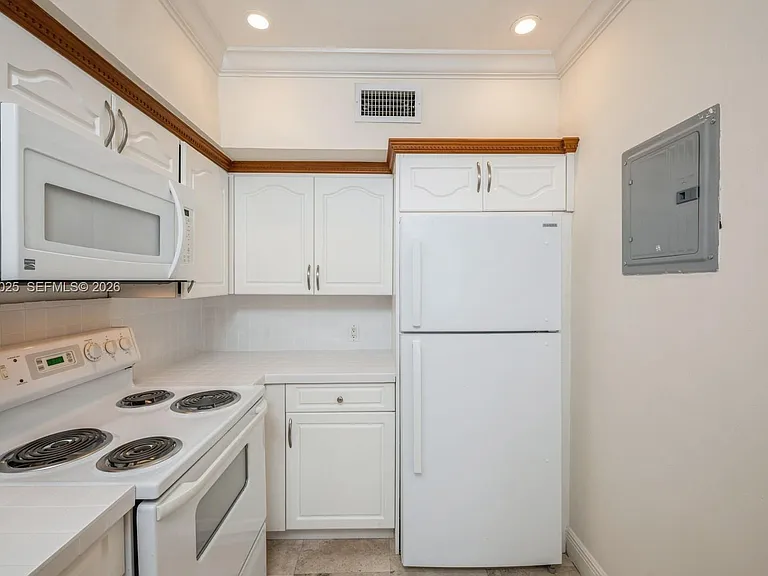 237 Madeira Ave #1 — Photo 21