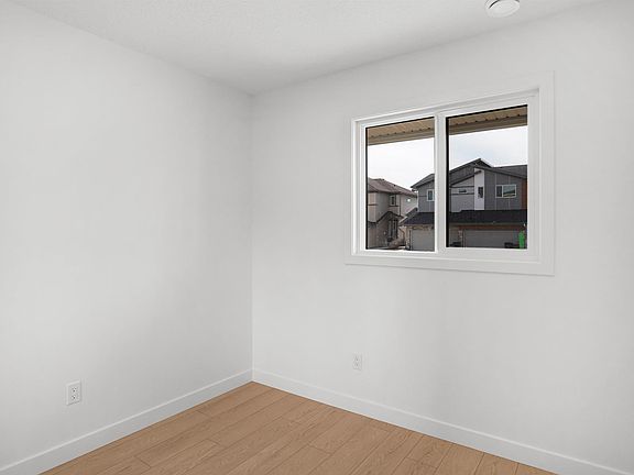 5th image of 920 19th Ave NW