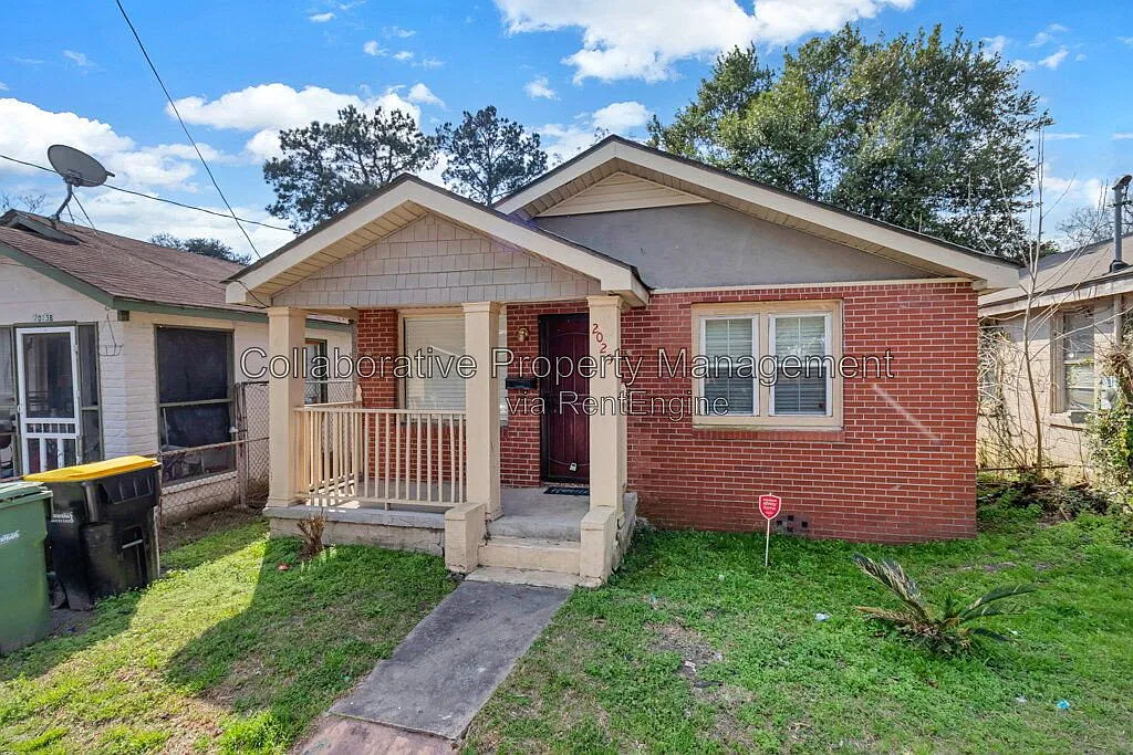 2 bed, 1.0 bath, 870 sqft, $1,345 — Photo 1
