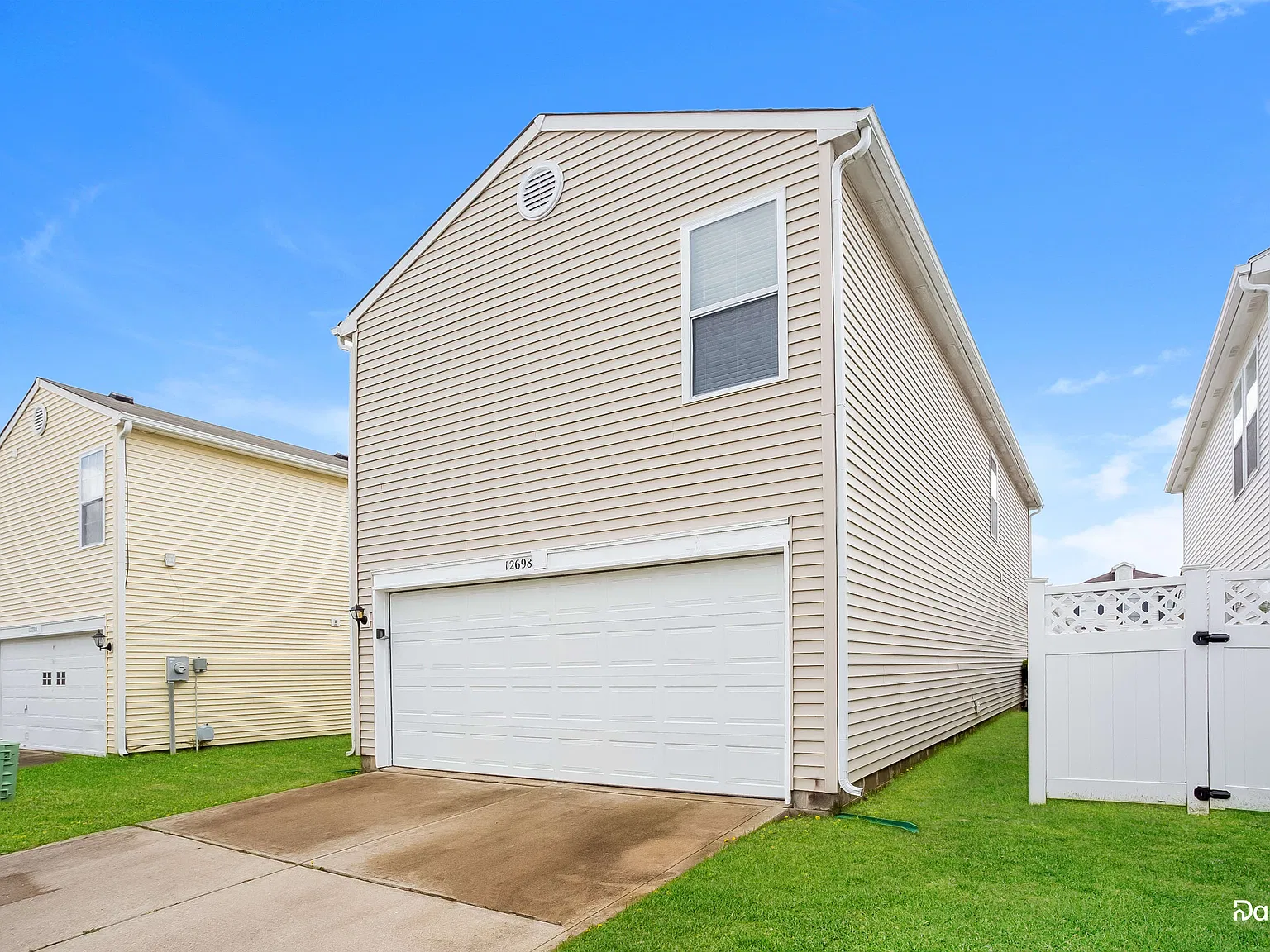 3 bed, 2.5 bath, 1764 sqft, $1,990 — Photo 3