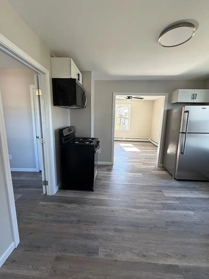 27 Esmond St - 27 Unit 2 — Photo 1