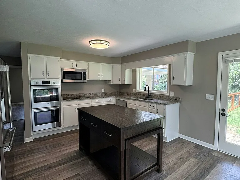 5979 Saint Leonards Dr — Photo 9