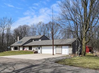 3077 Kissing Rock Ln, Lowell, MI 49331