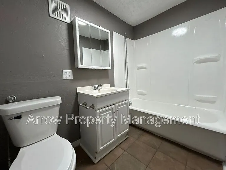 723 Ella St #B2 — Photo 5
