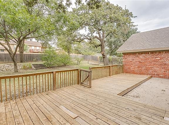 4th image of 308 Betty L Ln