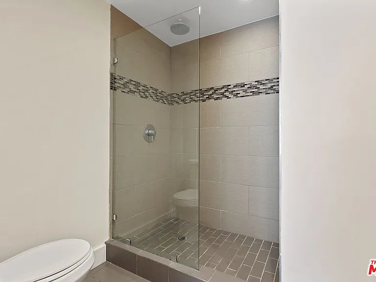 7250 Franklin Ave #414 — Photo 17