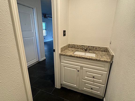 5th image of 306 Iroquois St #101