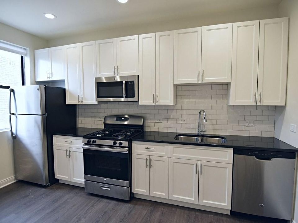 1st image of 1904 W Montrose Ave #2