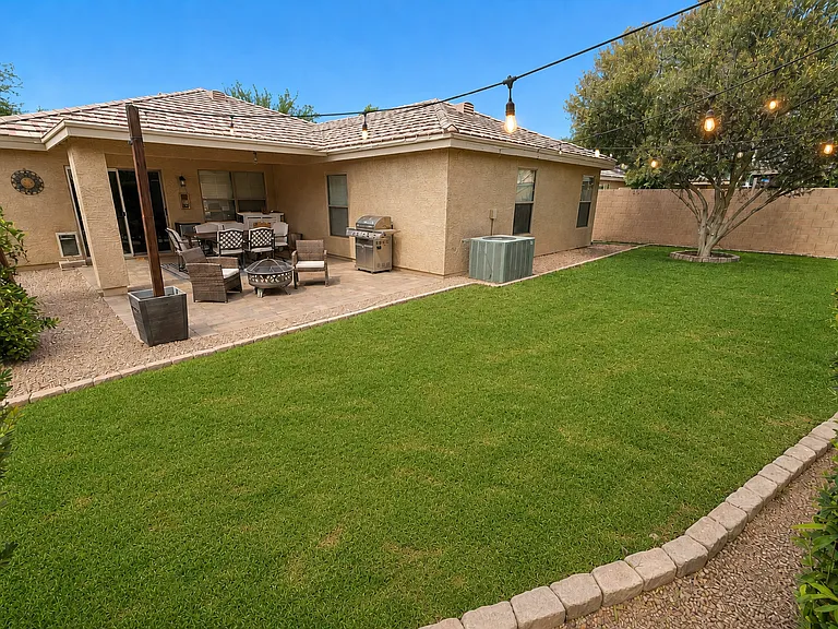 465 W Midland Ln — Photo 25