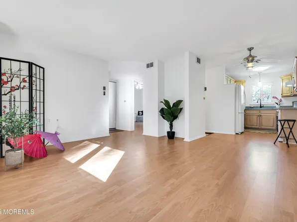 47 E Cambridge Court #100E, Lakewood, NJ 08701