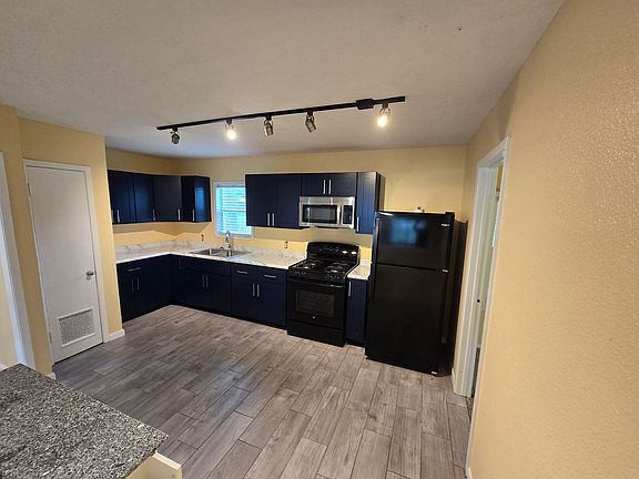 3rd image of 208 Harris St