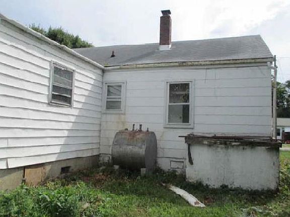 2nd image of 335 McClelland St