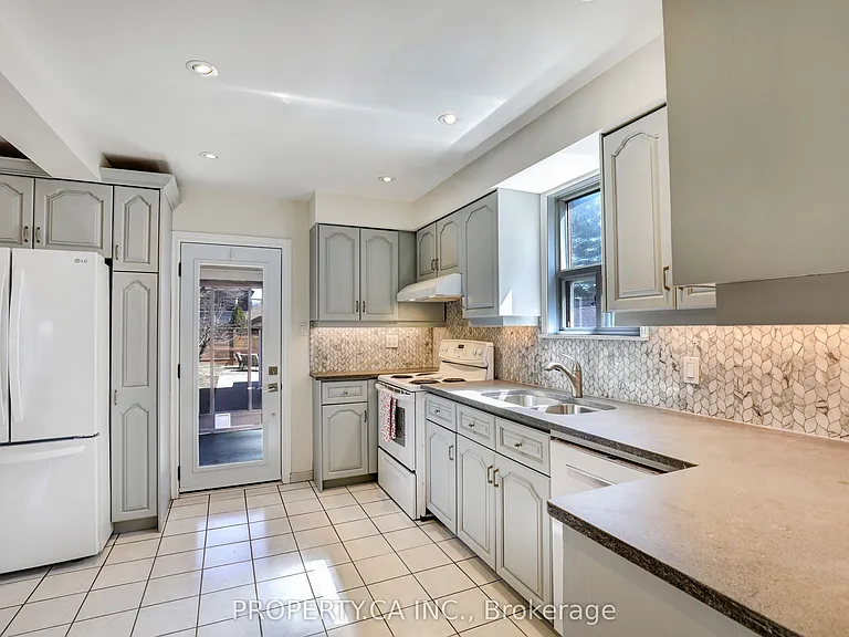 135 Cadorna Ave — Photo 9