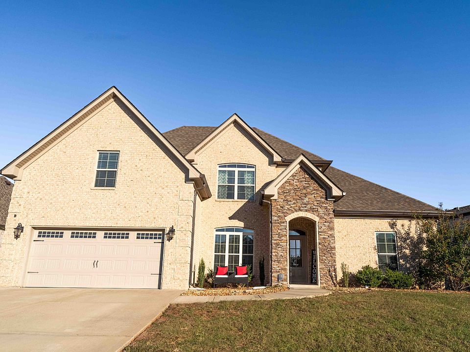 1st image of 810 Stovers Glen Dr