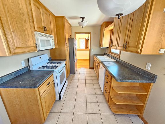 2nd image of 513 54th Ave NE