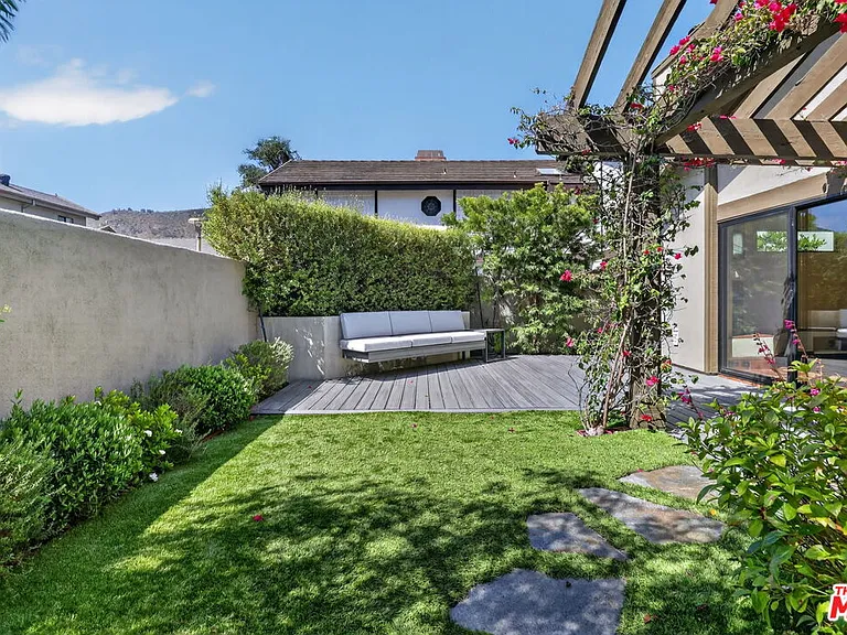 1331 Avenida De Cortez — Photo 35