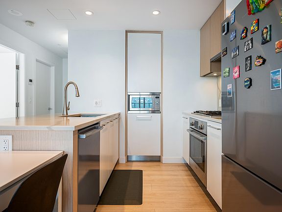 5th image of 567 Clarke Rd #3205