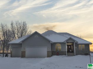 129 Muirfield Ct, Vermillion, SD 57069