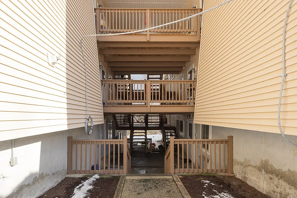 Building Photo - 529 Fox Run Ln