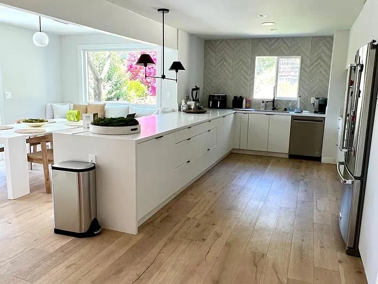 1609 Woodglen Ln — Photo 3