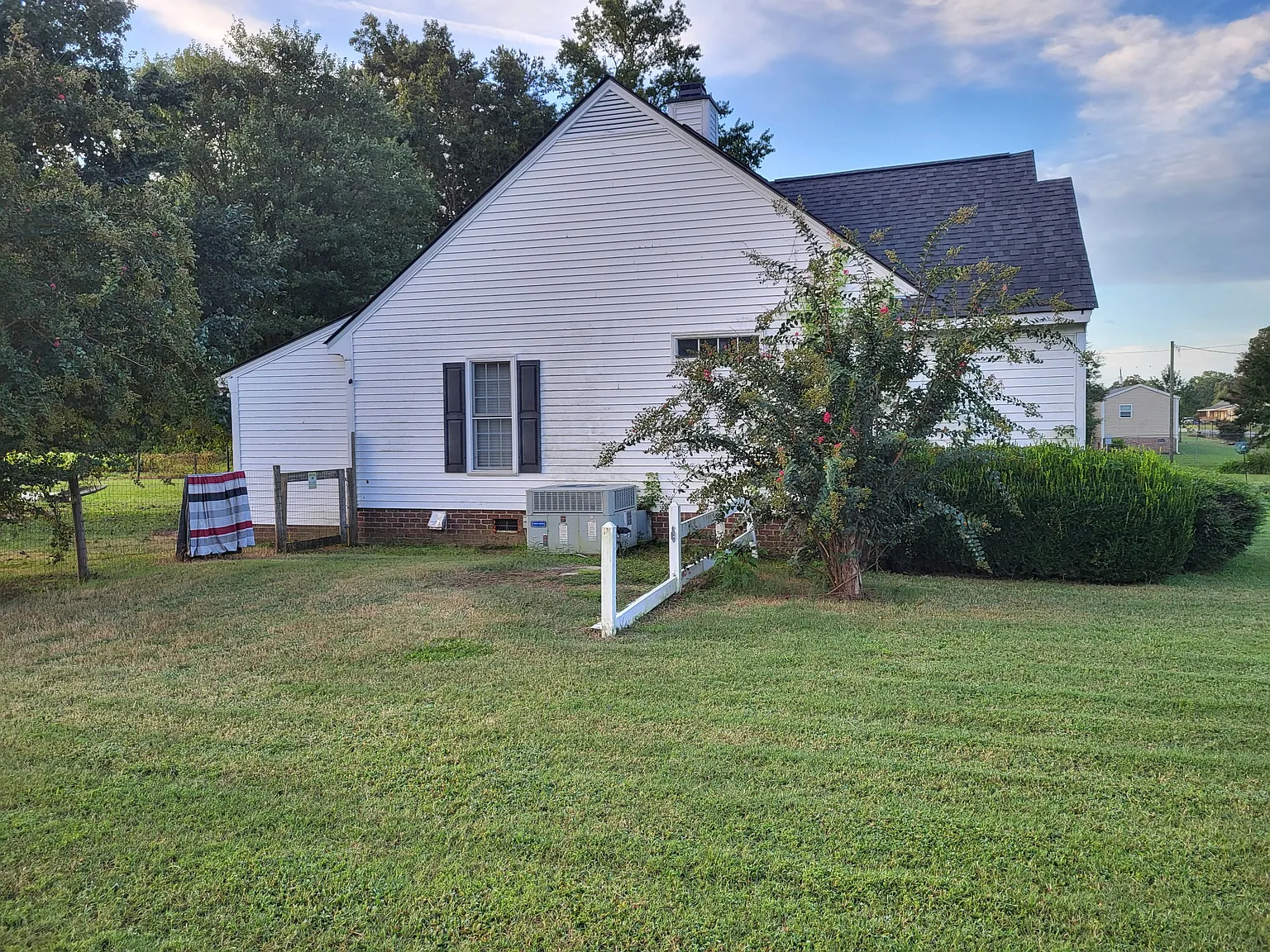 3 bed, 1400 sqft, $1,625 — Photo 2