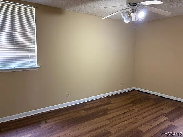 560 Farmington Rd — Photo 4
