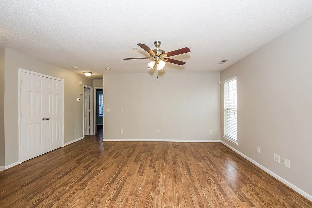 3 bed, 2.0 bath, 1211 sqft, $1,955 — Photo 4