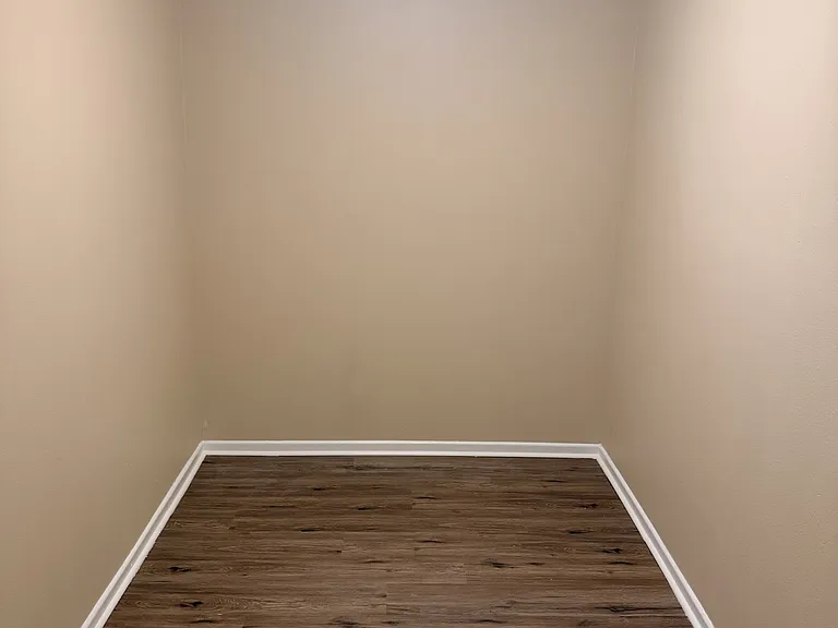 2025 NW Hickory Ln #8 — Photo 5