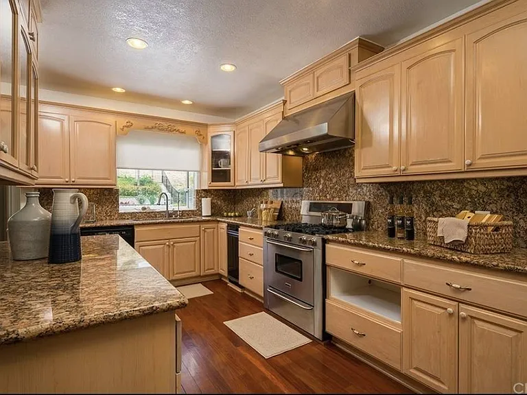 1509 Hollencrest Dr — Photo 11