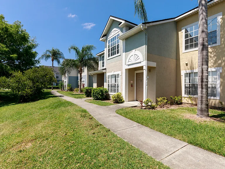 Pemberly Palms Apartment Homes — Photo 16