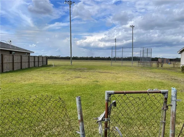 312 Killona Dr, Killona, LA 70057