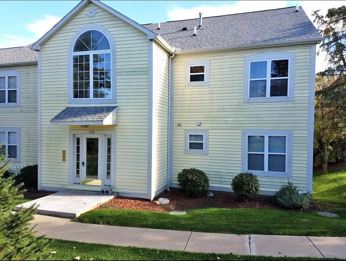 2205 S Huron Pkwy APT 1 photo 1