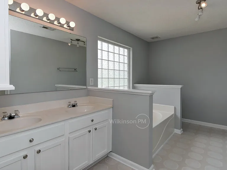 10420 Yellow Rose Ln — Photo 22