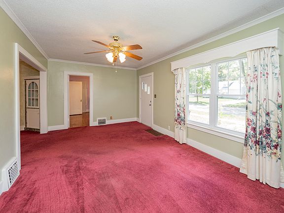 4th image of 1315 Cambridge Dr