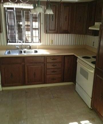 3rd image of 1778 NE Kelly Dr