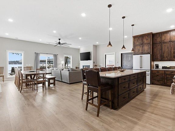 5th image of 930 Sunrise Beach Dr