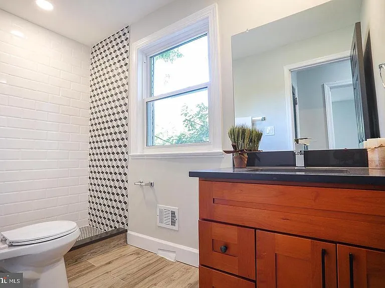 8511 Potomac Ave — Photo 18