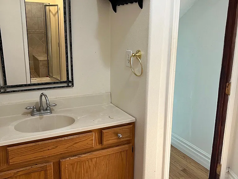 639 Georgia St — Photo 32