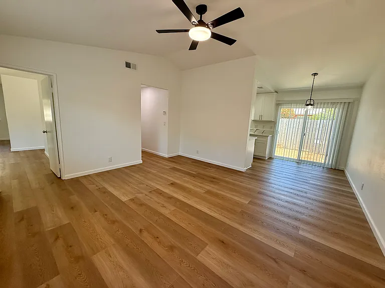952 Pine Ave #D — Photo 8