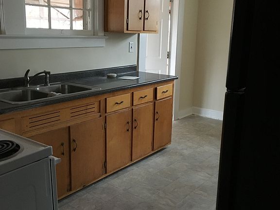 5th image of 210 S Washington Ave