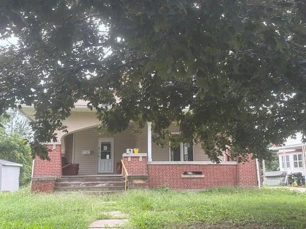 302 W Pine St, Canton, IL 61520