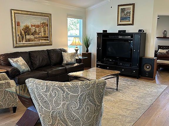 3rd image of 2104 Iveywood St