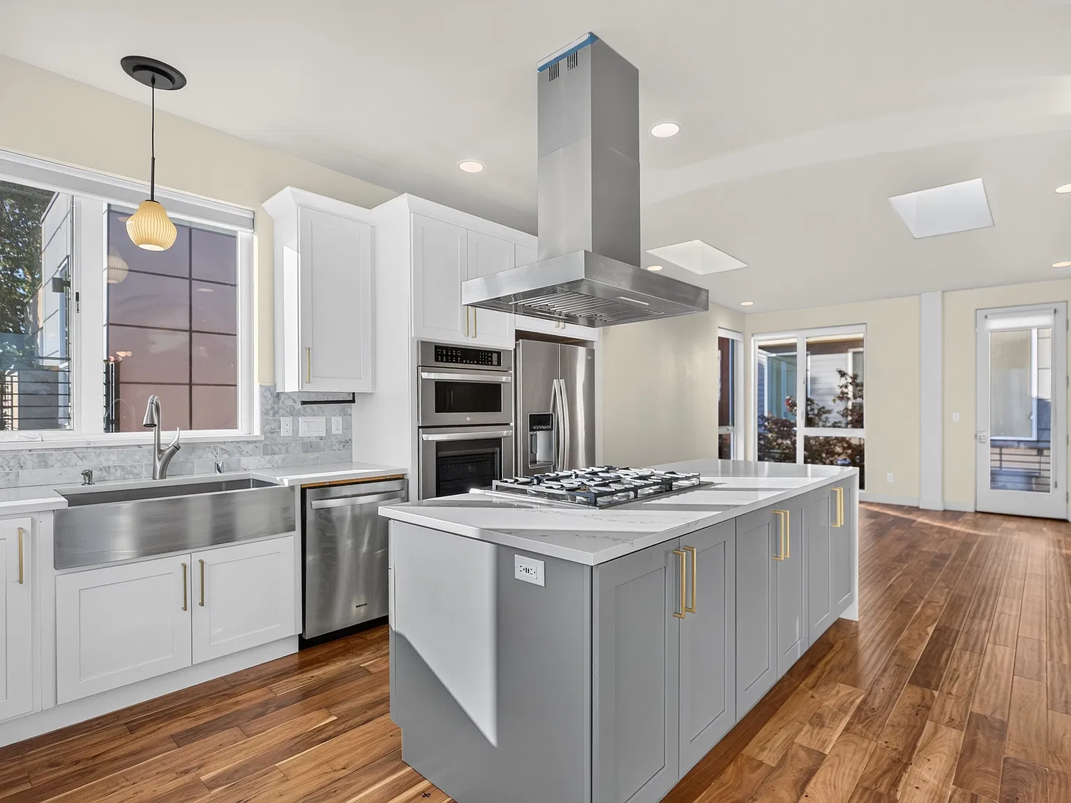 2 bed, 1564 sqft, $4,395 — Photo 2
