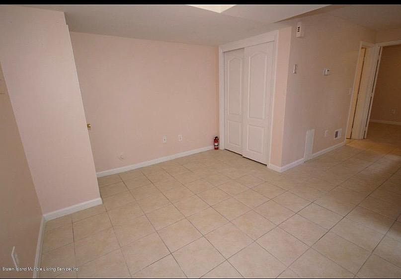 1st image of 361 Oak Ave #1