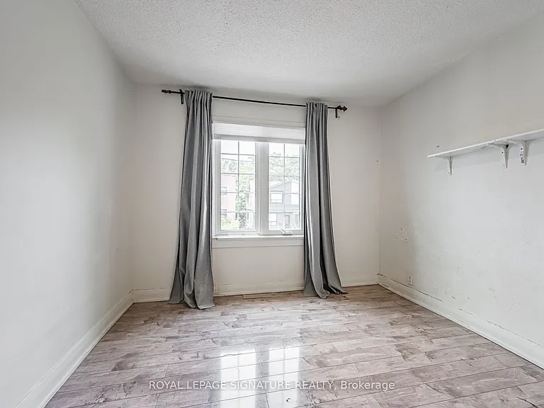573 Coxwell Ave — Photo 13
