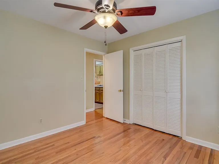3649 Lynnwood Dr — Photo 24