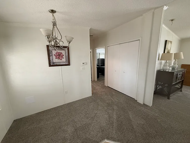 846 Hawthorn Cir — Photo 4