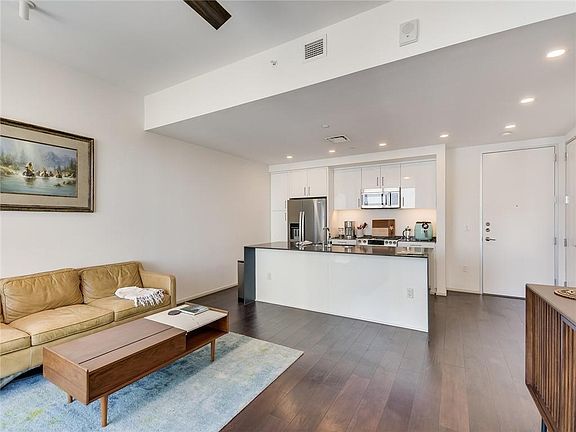 4th image of 301 West Ave #1702