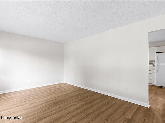 5th image of 7709 Alyssum Dr