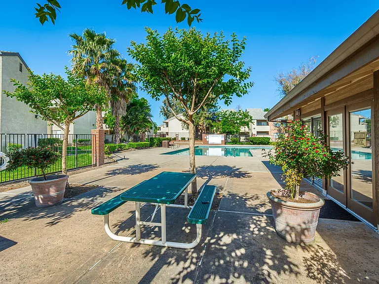 Carmel Pointe — Photo 19
